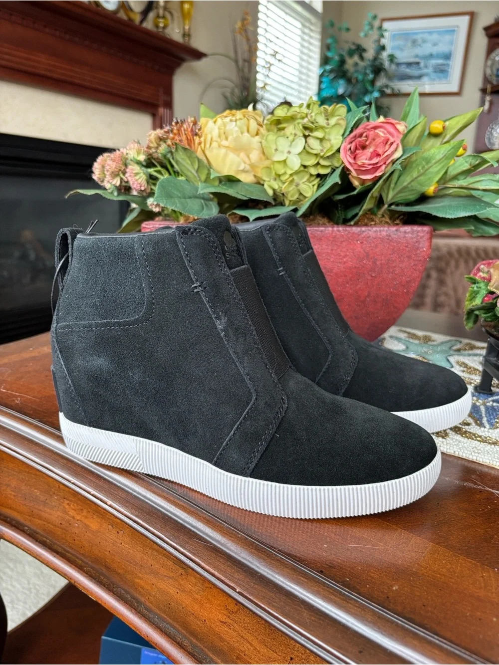 NIB Sorel Out 'N About Pull On Wedge Boots Black Genuine Suede Waterproof Ankle